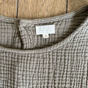 The Simple Folk Button Back Top Women’s in Sage. Worn once. 100% organic cotton.